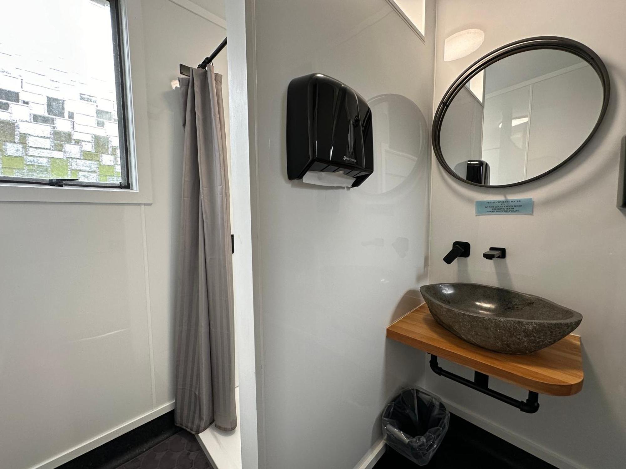Kiwi Cabins Tapu エクステリア 写真